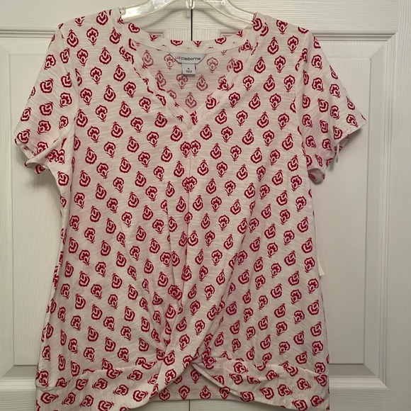 NWT $32 Liz Claiborne Red & White Pattern Pullover Top with Twist Front Small - Picture 11 of 11